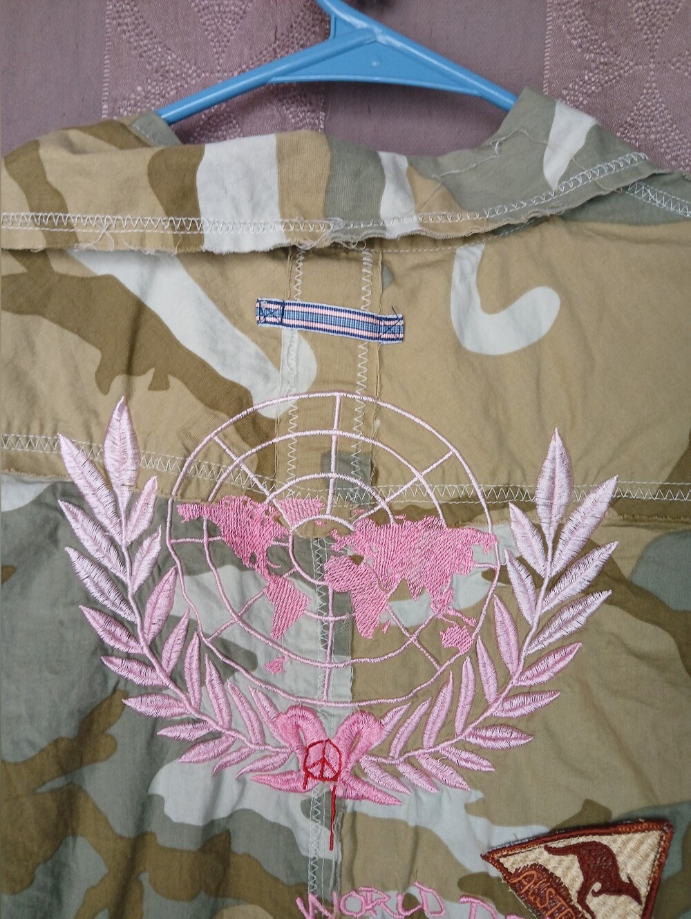 🏷️ Johnny Was 3J Workshop Camo PEACE Cap Sleeve Embroidered Shirt 0404 - Picture 2 of 11